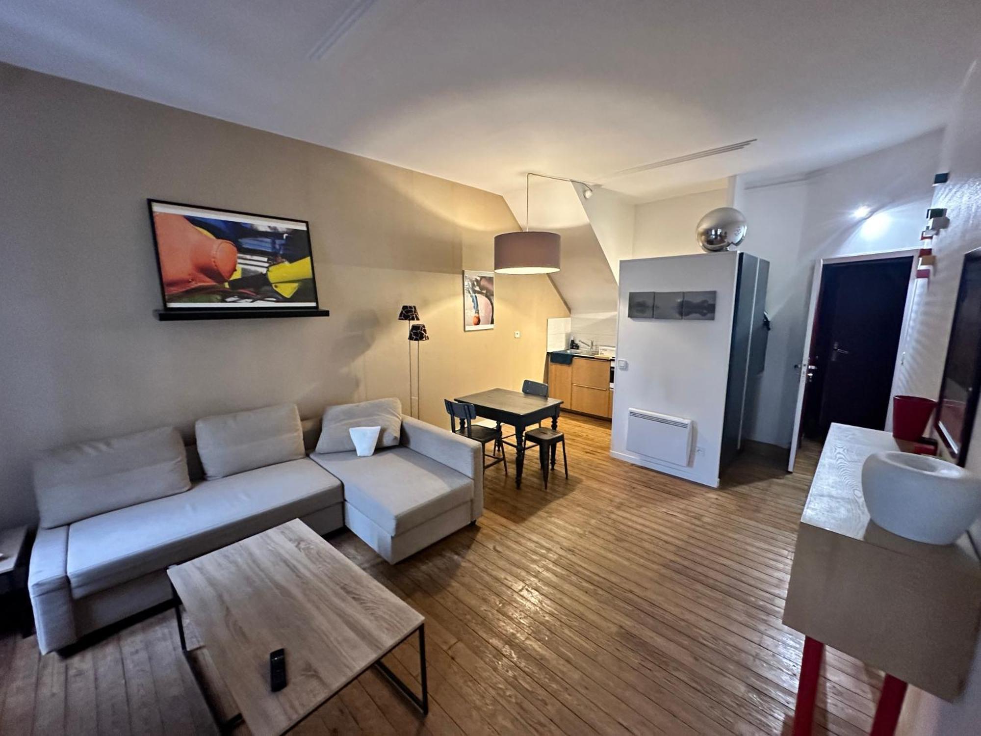 Standing Apartment T2 Near The Train Station And Tours Exteriér fotografie